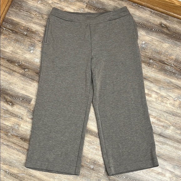 Weekends by Chico’s Size Large 12 Gray Wide Leg Sweatpants Pants Pull On Crop - Picture 2 of 12